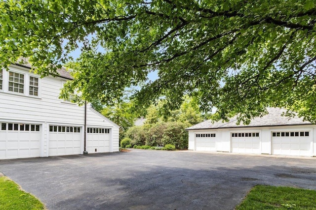 324 E N Broadway St, Columbus, OH 43214 - view of garage