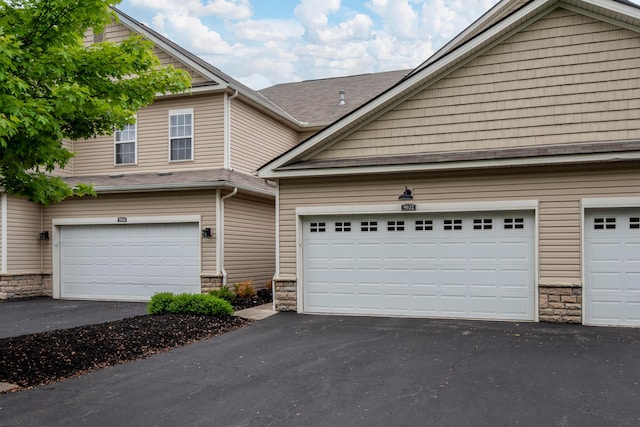 9032 Polaris Lakes Dr, Columbus, OH 43240