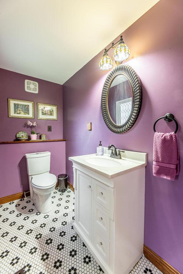 1674 Melrose Ave, Columbus, OH 43224 - bathroom with baseboards, vanity, and toilet