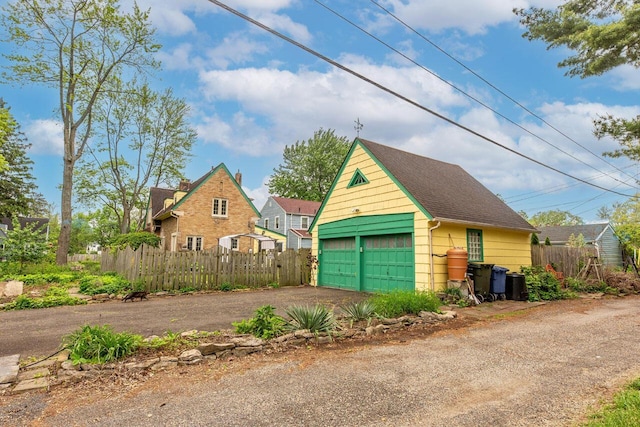 1674 Melrose Ave, Columbus, OH 43224 - detached garage with fence