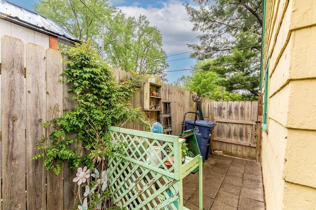 1674 Melrose Ave, Columbus, OH 43224 - view of patio with fence