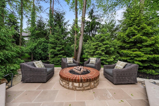 2060 Fontenay Pl, Upper Arlington, OH 43220 - view of patio featuring an outdoor living space with a fire pit
