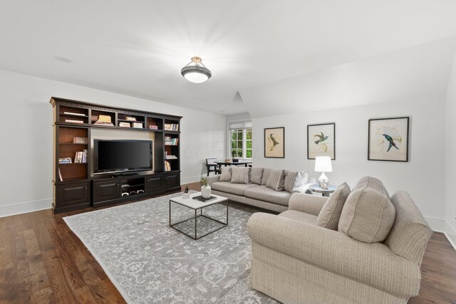 2060 Fontenay Pl, Upper Arlington, OH 43220 - living room featuring dark wood finished floors and baseboards