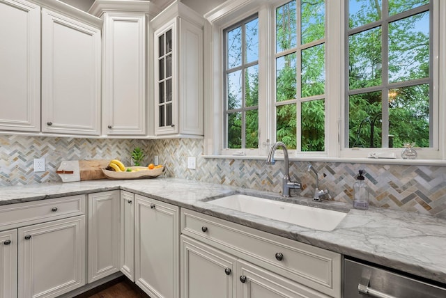 2060 Fontenay Pl, Upper Arlington, OH 43220 - kitchen with dishwasher, a sink, backsplash, and white cabinets