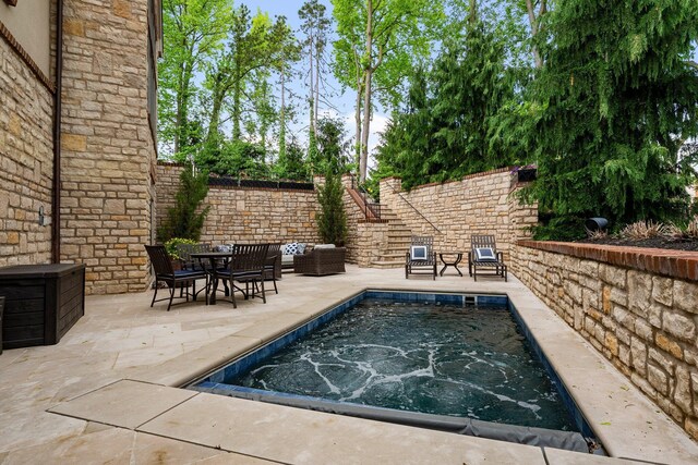 2060 Fontenay Pl, Upper Arlington, OH 43220 - view of swimming pool featuring a patio and fence