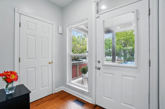 1077 Michigan Ave Unit 9, Columbus, OH 43201 - entryway with wood finished floors and baseboards