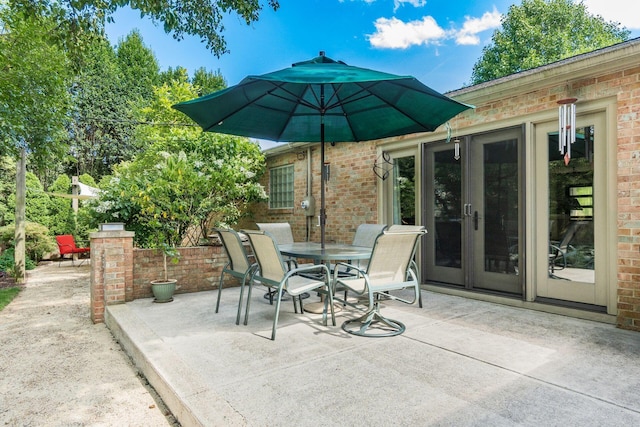 2790 Alliston Ct, Columbus, OH 43220 - view of patio featuring outdoor dining area