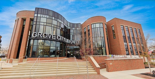 view of building exterior