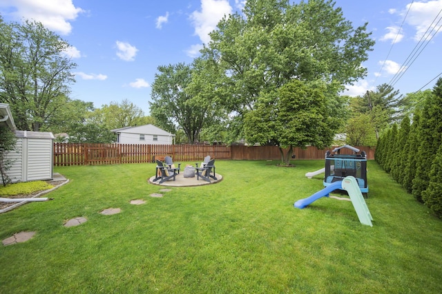 view of yard with a shed