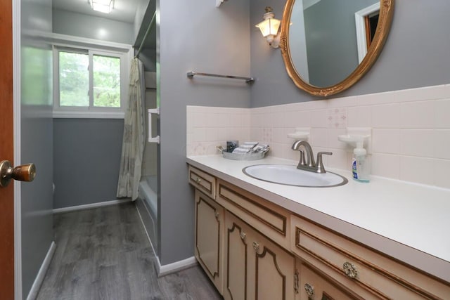 1294 Kings Corners Rd E, Mansfield, OH 44904 - bathroom with vanity, wood finished floors, shower / tub combo with curtain, and baseboards