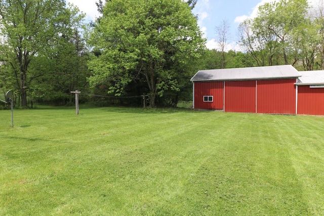 1294 Kings Corners Rd E, Mansfield, OH 44904 - view of green lawn with an outdoor structure and a pole building