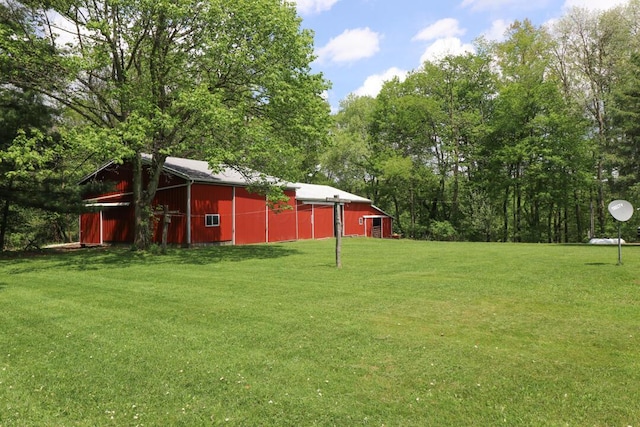 1294 Kings Corners Rd E, Mansfield, OH 44904 - view of grassy yard featuring an outbuilding and an outdoor structure