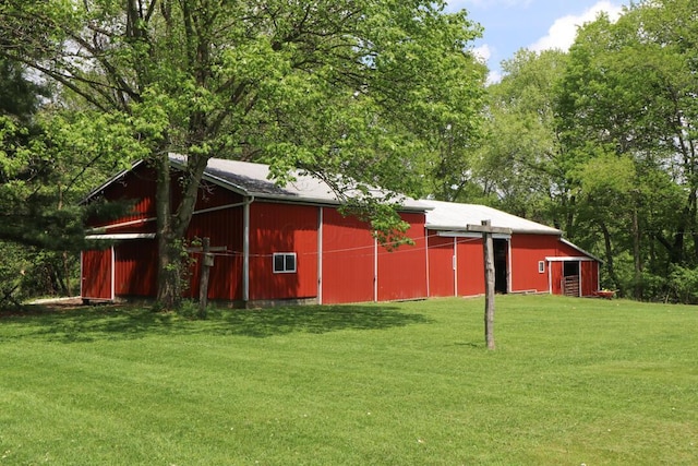1294 Kings Corners Rd E, Mansfield, OH 44904 - view of grassy yard with an outbuilding