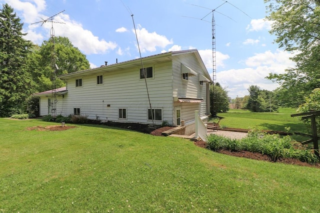 1294 Kings Corners Rd E, Mansfield, OH 44904 - rear view of house featuring a lawn