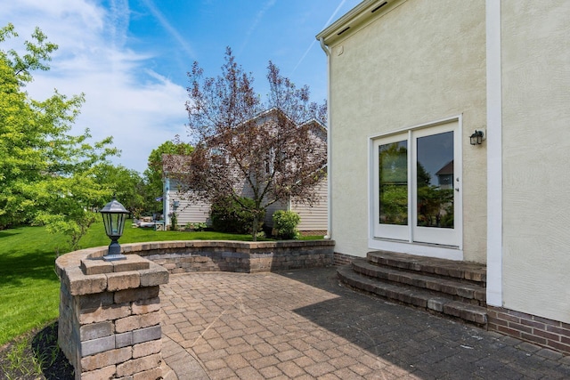 6923 Bishops Crossing Cir, Dublin, OH 43016 - view of patio / terrace