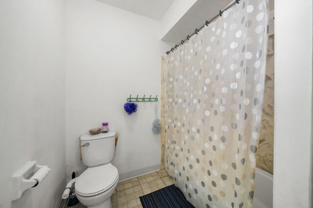 6329 Birkewood St, Columbus, OH 43229 - bathroom featuring toilet, shower / bathtub combination with curtain, and baseboards