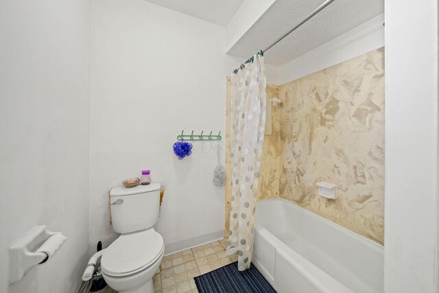 6329 Birkewood St, Columbus, OH 43229 - bathroom with toilet, shower / bath combo, and baseboards