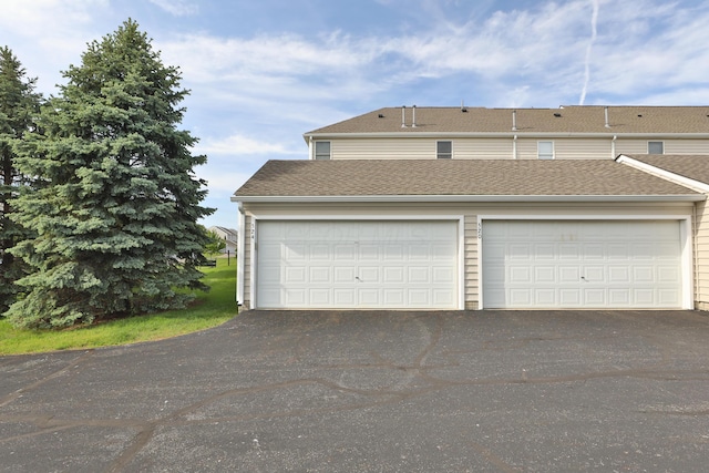 524 Autumn Ridge Cir, Pickerington, OH 43147 - view of garage