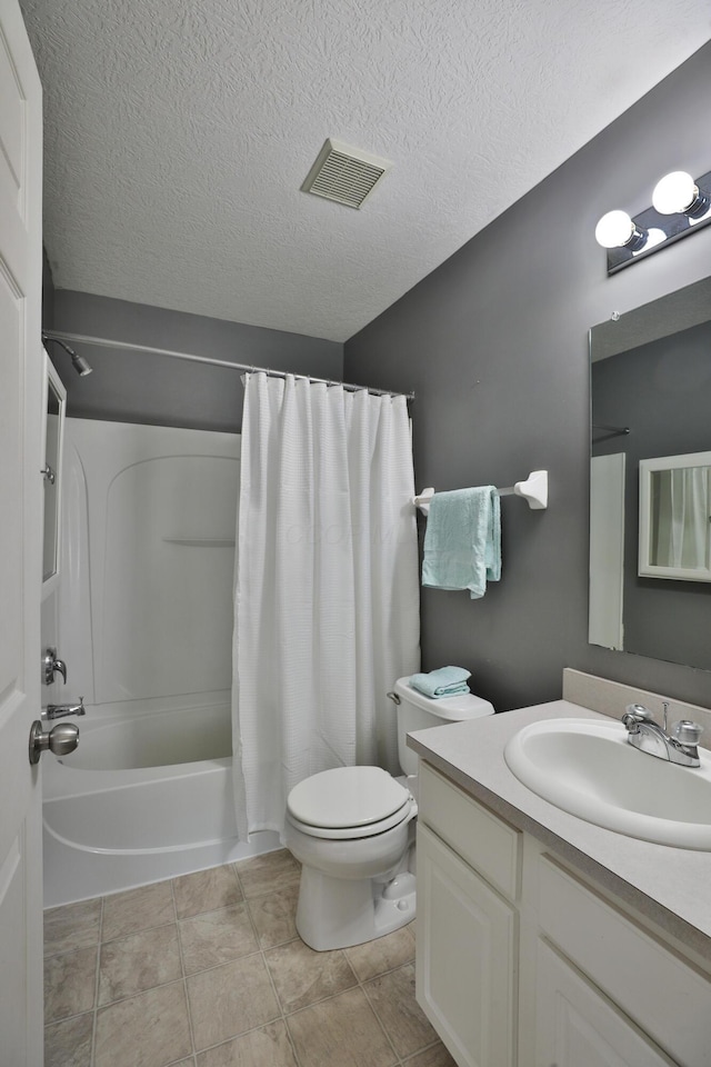 524 Autumn Ridge Cir, Pickerington, OH 43147 - full bath featuring toilet, shower / bathtub combination with curtain, a textured ceiling, and vanity