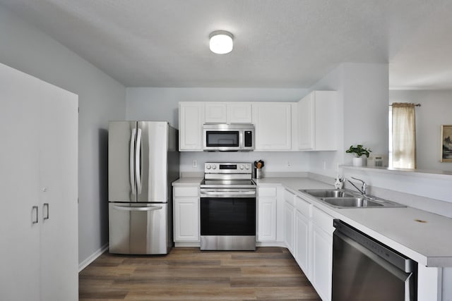 524 Autumn Ridge Cir, Pickerington, OH 43147 - kitchen featuring stainless steel appliances, a sink, wood finished floors, white cabinetry, and a peninsula