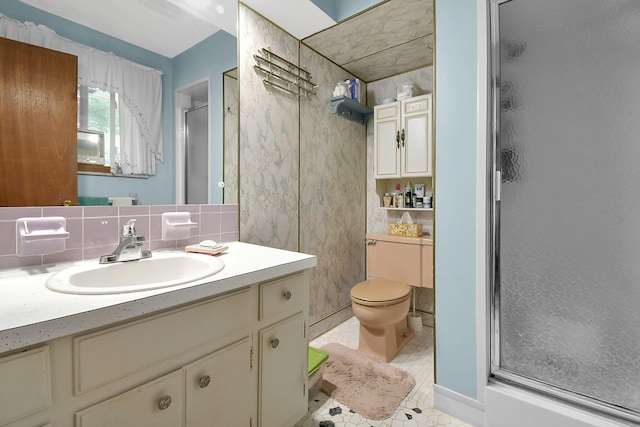 2116 Dunzweiler Dr, Zanesville, OH 43701 - full bath featuring a stall shower, vanity, toilet, and tasteful backsplash