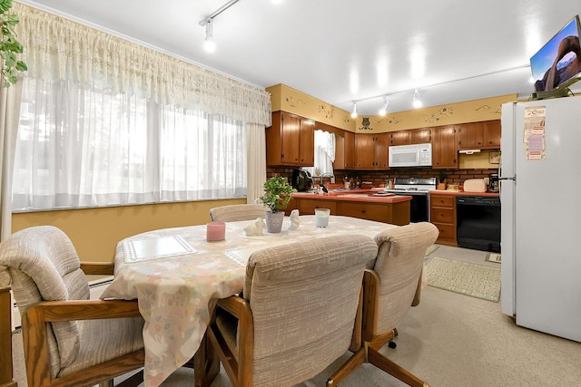 2116 Dunzweiler Dr, Zanesville, OH 43701 - dining area with track lighting