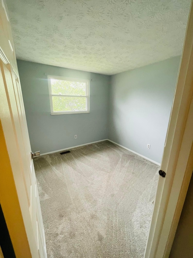1275 Hathersage Pl, Galloway, OH 43119 - unfurnished room with carpet floors, a textured ceiling, and baseboards