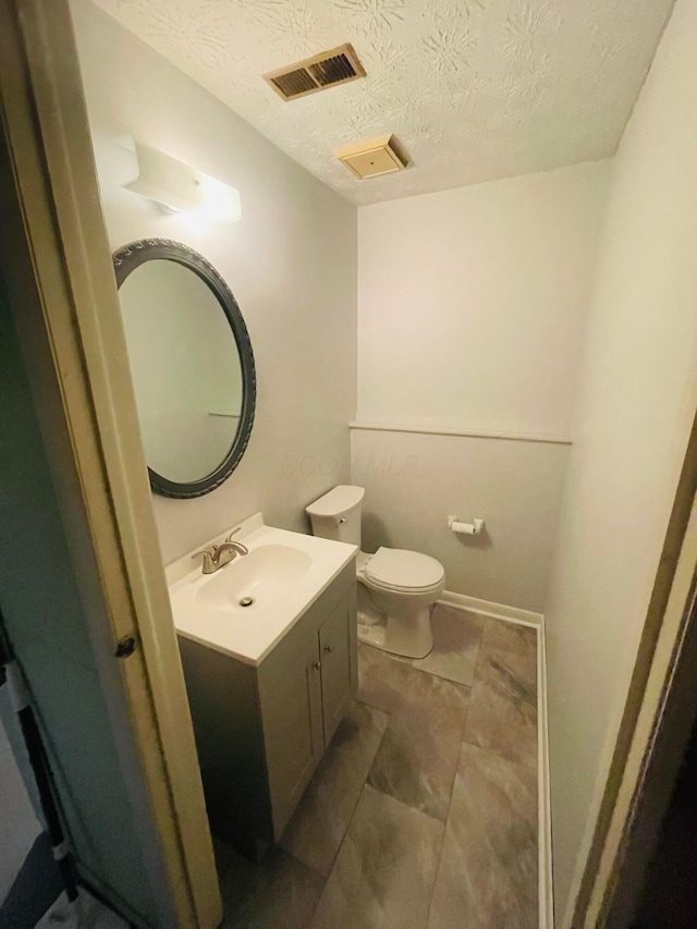 1275 Hathersage Pl, Galloway, OH 43119 - half bath featuring vanity, toilet, and a textured ceiling