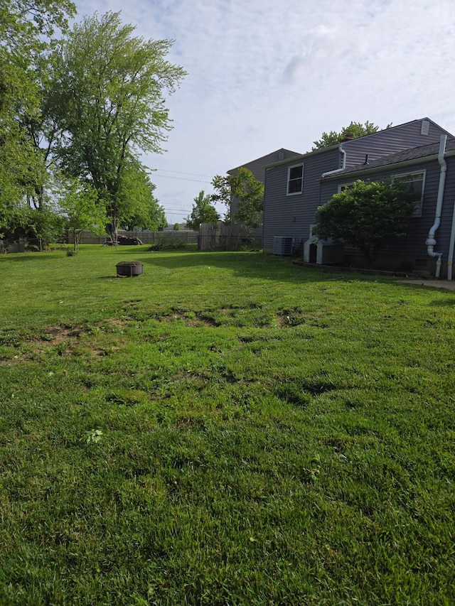 1275 Hathersage Pl, Galloway, OH 43119 - view of yard featuring central air condition unit