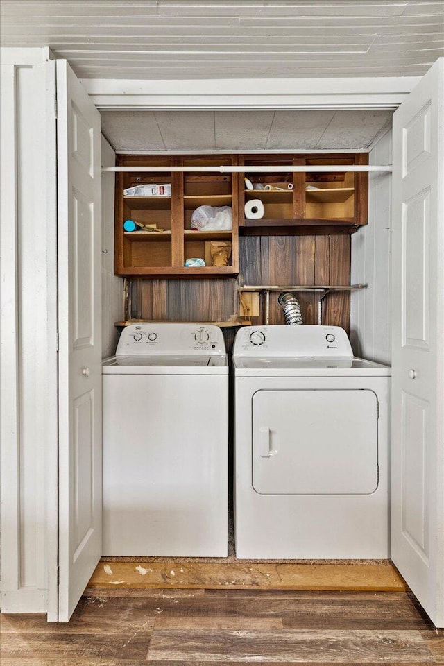 11526 Horseshoe Channel Dr, Lakeview, OH 43331 - washroom featuring independent washer and dryer and wood finished floors