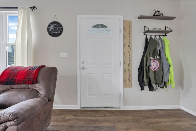 610 W Wheeling St, Lancaster, OH 43130 - foyer entrance with wood finished floors and baseboards
