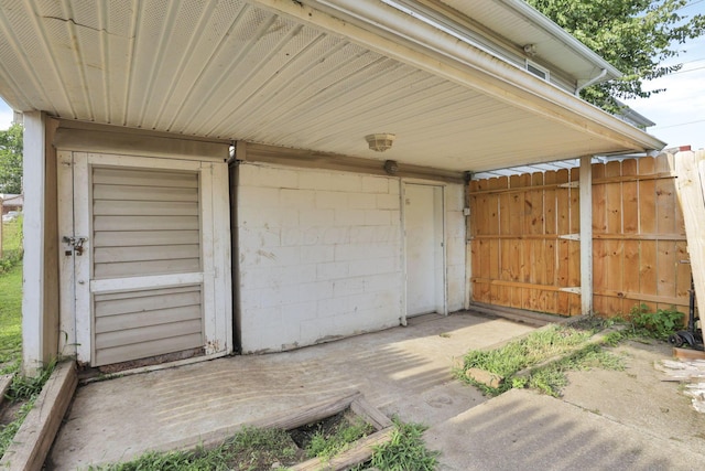 610 W Wheeling St, Lancaster, OH 43130 - view of outdoor structure with fence