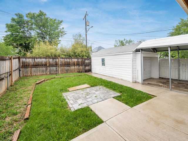 view of yard with an outbuilding and a garage