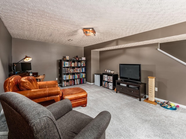 299 Stonhope Dr, Delaware, OH 43015 - living area with carpet floors and a textured ceiling