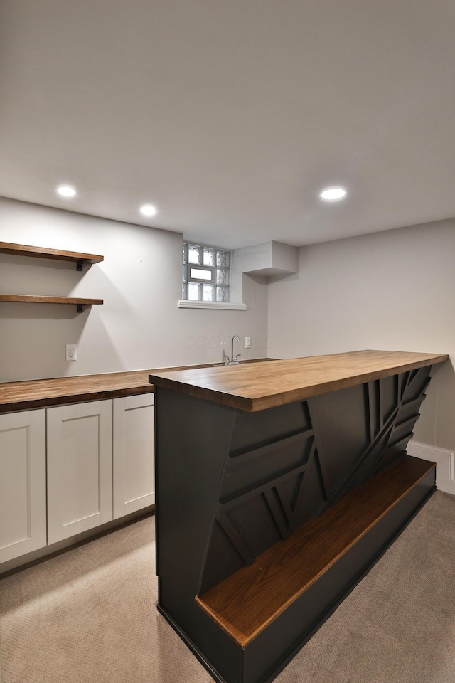 459 E Whittier St, Columbus, OH 43206 - bar featuring light colored carpet and recessed lighting