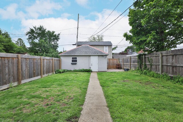 459 E Whittier St, Columbus, OH 43206 - view of yard featuring an outdoor structure
