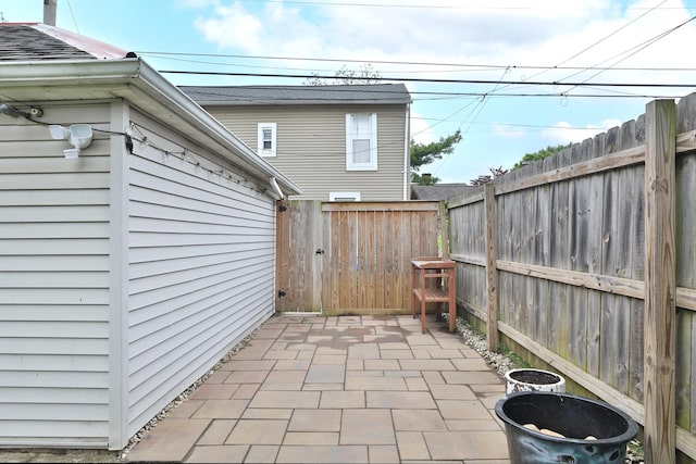 459 E Whittier St, Columbus, OH 43206 - view of patio featuring a fenced backyard