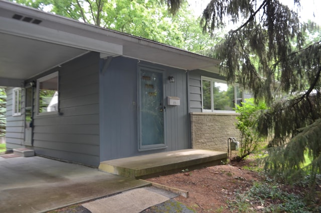 494 Park Overlook Dr, Worthington, OH 43085 - property entrance with stone siding and a patio area