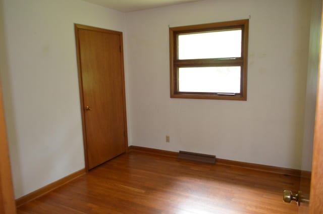 494 Park Overlook Dr, Worthington, OH 43085 - empty room featuring wood finished floors and baseboards