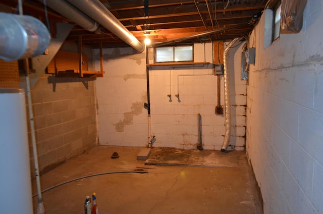 494 Park Overlook Dr, Worthington, OH 43085 - unfinished basement featuring water heater