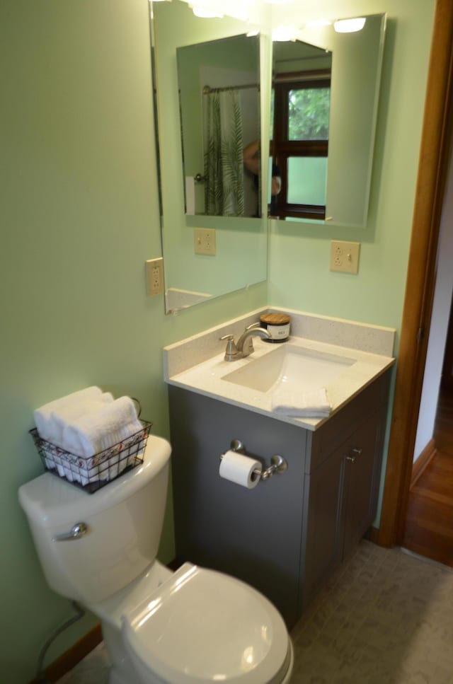 494 Park Overlook Dr, Worthington, OH 43085 - full bathroom featuring toilet and vanity