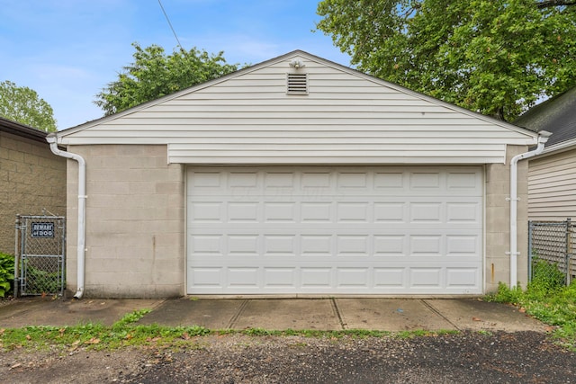 1057 Harrison Ave, Columbus, OH 43201 - view of detached garage