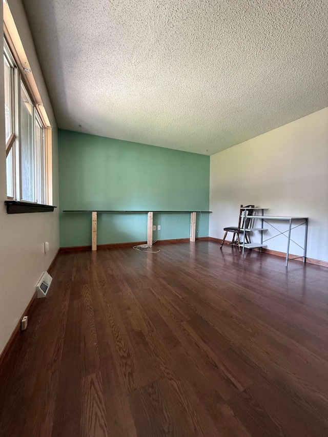 2836 Palisades Ave, Columbus, OH 43207 - unfurnished room featuring a textured ceiling and wood finished floors