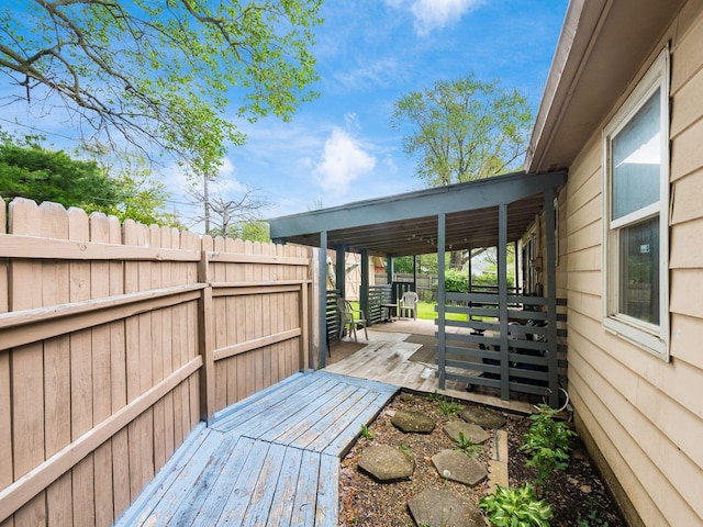 5030 Holbrook Dr, Columbus, OH 43232 - wooden terrace with fence