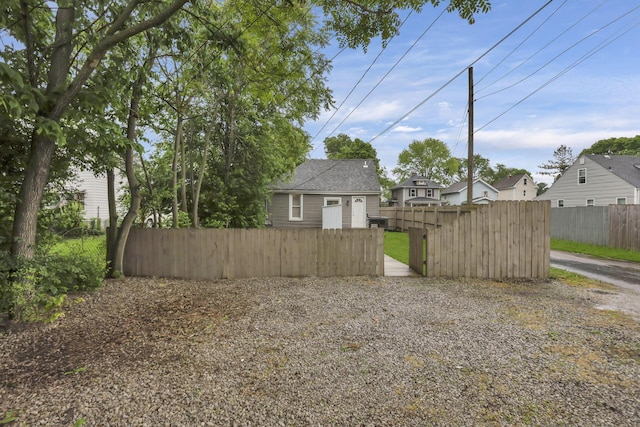 155 N Harris Ave, Columbus, OH 43204 - view of yard with a residential view and a gate