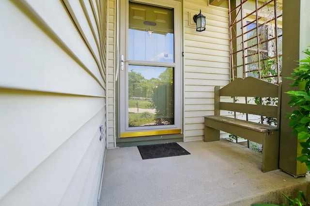 371 Federal Cir, Delaware, OH 43015 - doorway to property with covered porch