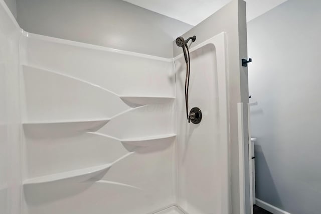 820 N Walnut St, Baltimore, OH 43105 - full bath featuring a shower