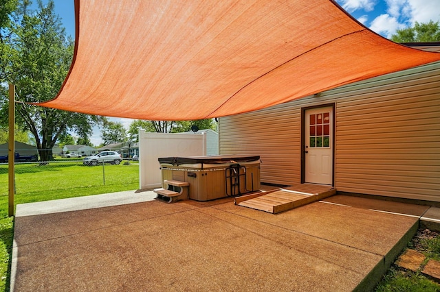 820 N Walnut St, Baltimore, OH 43105 - view of patio with a hot tub