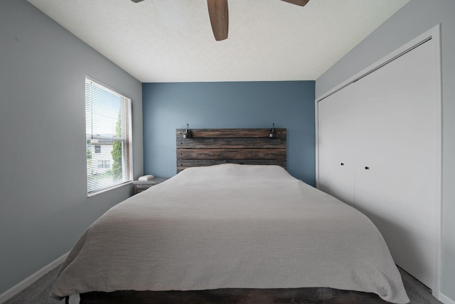 bedroom featuring carpet floors, a closet, ceiling fan, and baseboards
