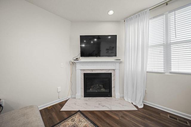 136 Bigelow Dr, Johnstown, OH 43031 - detailed view of a high end fireplace, baseboards, wood finished floors, and recessed lighting